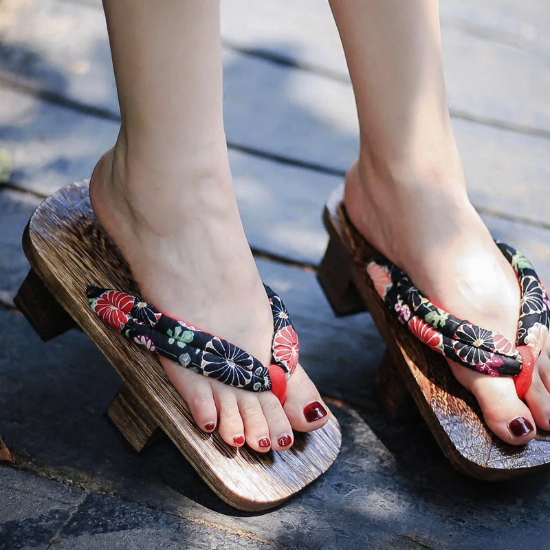 أحذية نسائية للتنكر بكعب مزدوج - مراجعة Geta Wooden Sandal وسعره